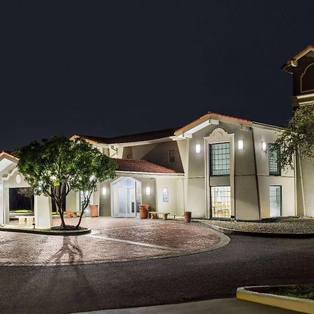 La Quinta Inn By Wyndham San Antonio Lackland Exterior photo