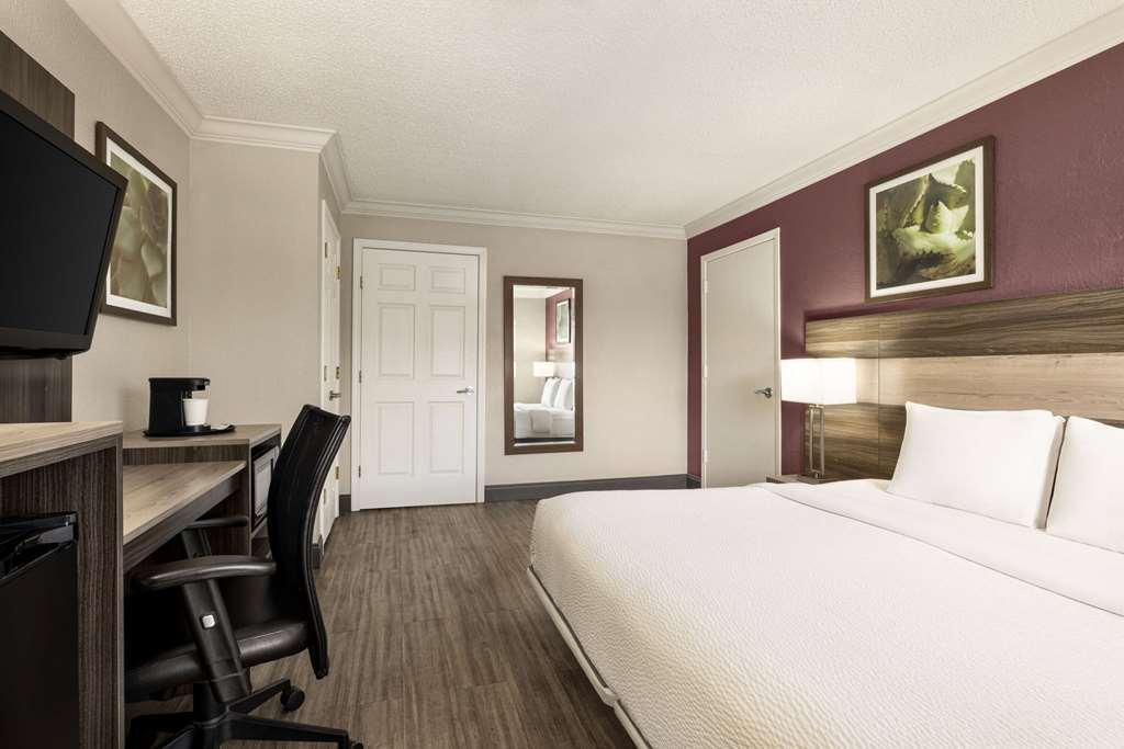 La Quinta Inn By Wyndham San Antonio Lackland Room photo