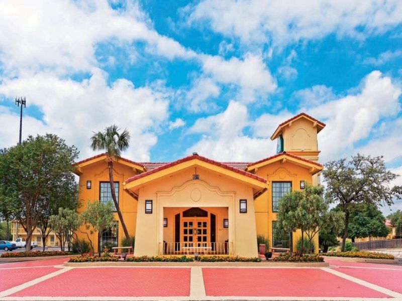 La Quinta Inn By Wyndham San Antonio Lackland Exterior photo